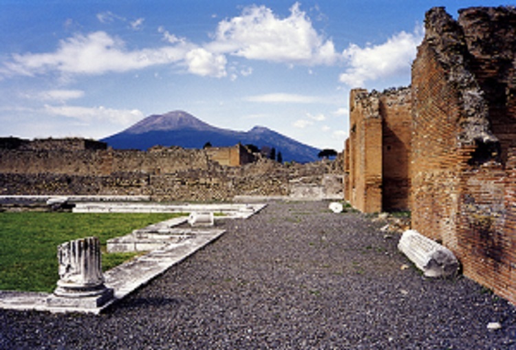 Vesuvius and the Golden&nbsp;Mile