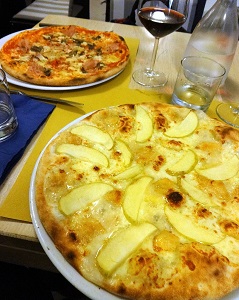 pizza apples and gorgonzola cheese