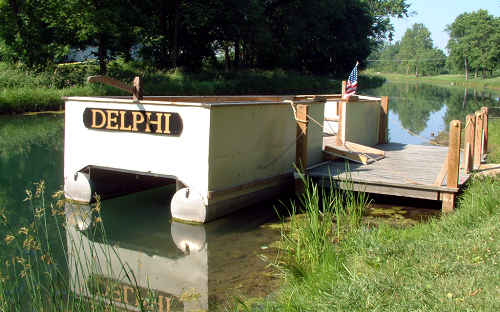 Canal boat Delphi
